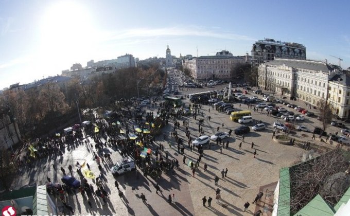 Самооборона проводит в центре Киева  Марш достоинства: фото