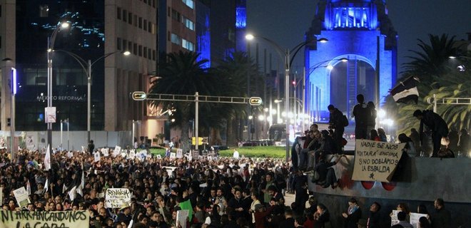 В Мексике протестуют против похищений и убийств студентов - Фото