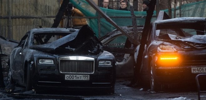 В центре Москвы сгорели 12 элитных автомобилей на $3,2 млн - Фото