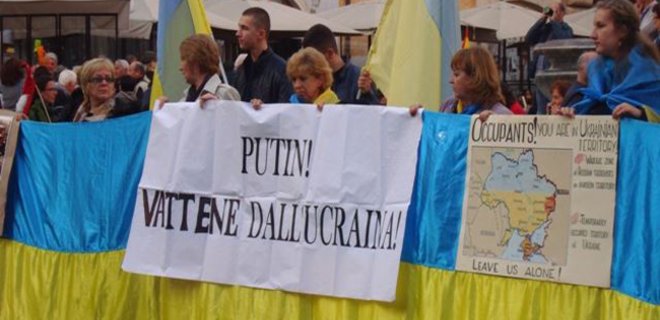 В Италии украинская диаспора протестовала против политики Путина - Фото