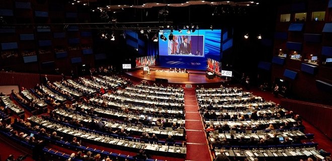 Депутаты ассамблеи НАТО призвали усилить санкции против России - Фото