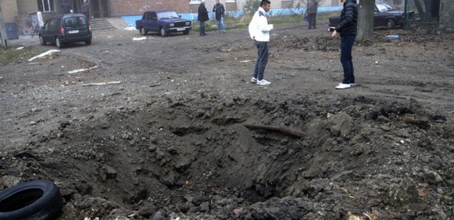 В Донецке снаряд попал в маршрутку: двое погибших, восемь раненых - Фото