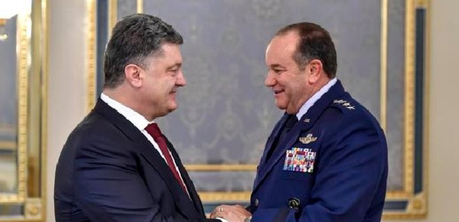 Порошенко провел переговоры с командующим силами НАТО в Европе - Фото