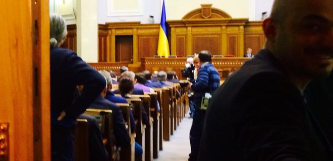 Депутаты собираются в зале Верховной Рады на репетицию  - Фото