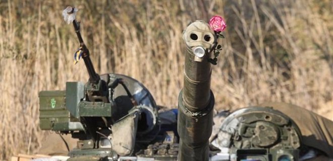 Миру пора признать, что в Донбассе идет война - политолог - Фото