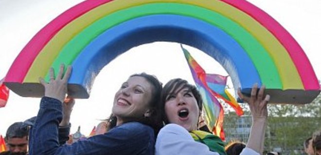 Финляндия разрешила однополые браки - Фото