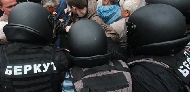 В попытке разогнать Евромайдан участвовало 390 беркутовцев - ГПУ - Фото