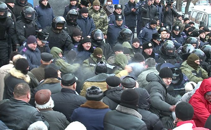 Столкновения в Виннице: демонстранты требуют отставки губернатора