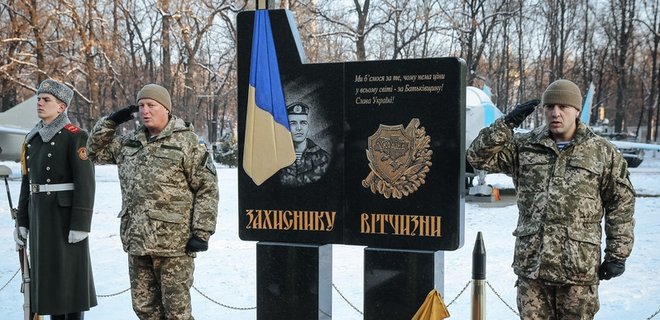 Порошенко присвоил звание Герой Украины трем военнослужащим - Фото