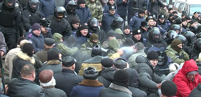 Милиция открыла уголовные дела по фактам столкновений в Виннице - Фото