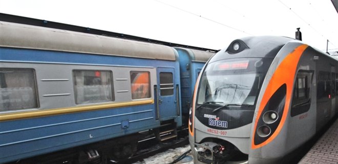 Укрзалізниця назначила дополнительные поезда на праздники - Фото
