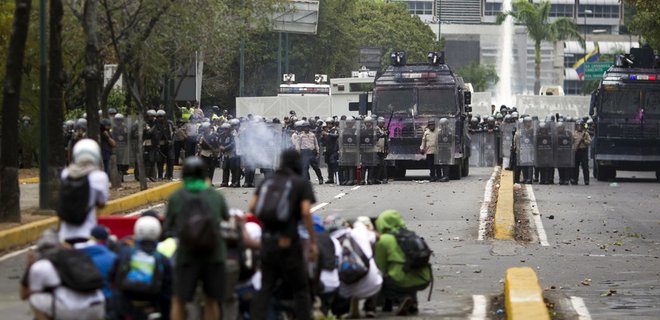 США готовят санкции против Венесуэлы за подавление протестов - Фото