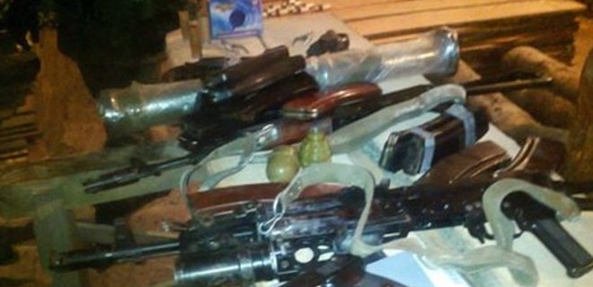 В Красном Лимане правоохранители изъяли оружие в доме боевика ДНР - Фото