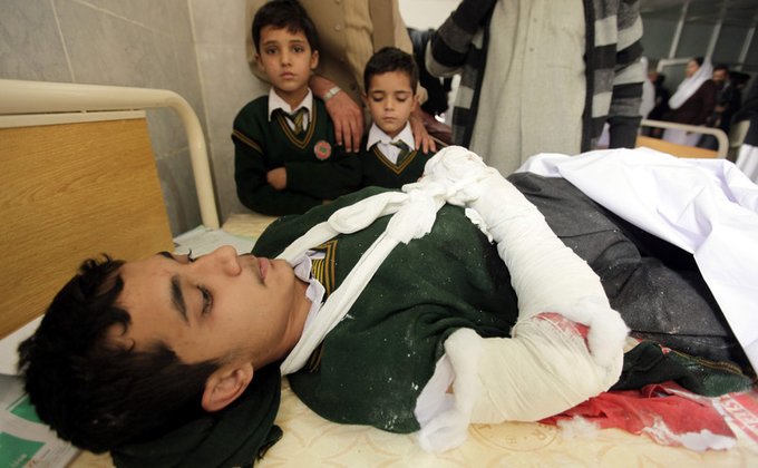 Бойня в Пакистане: талибы атаковали детей  