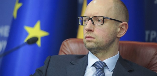 Яценюк рассчитывает на решение по безвизовому режиму с ЕС в мае - Фото