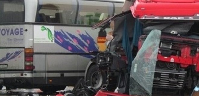 Автобус Штутгарт-Киев попал в ДТП: 2 человека погибли, 10 ранены - Фото