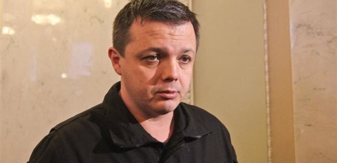 Семенченко прокомментировал видео с захваченной ОГА в Донецке - Фото