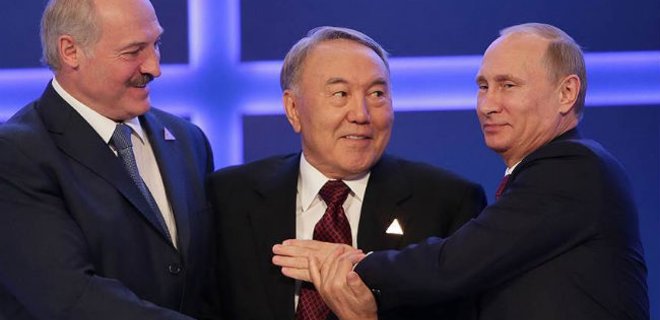 Назарбаев: Кто хочет создавать Советский Союз, у того мозгов нет - Фото