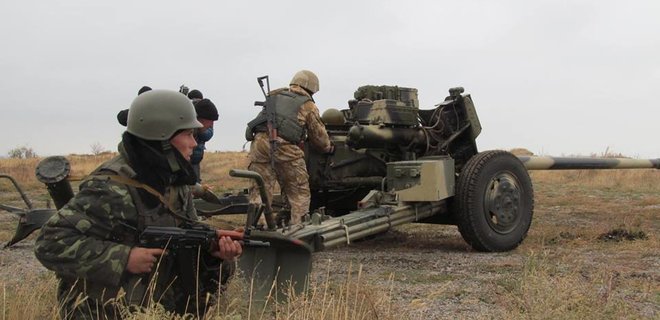Украинские военные отбили наступление террористов под Песками - Фото