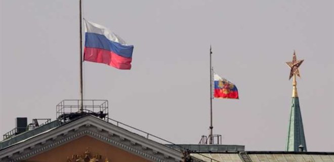 S&P намерен ухудшить рейтинг России  - Фото