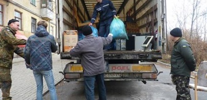 Военные ВСУ доставили 20 тонн гуманитарной помощи в Краматорск - Фото