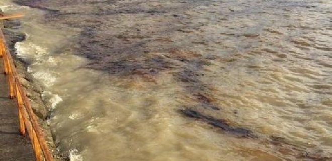 Из-за разлива нефти в Черном море в Туапсе ввели режим ЧС - Фото