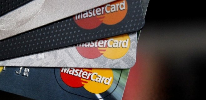 В Крыму вслед за Visa банковские операции прекращает MasterCard - Фото