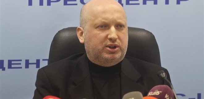 Турчинов допускает введение военного положения в Донбассе - Фото