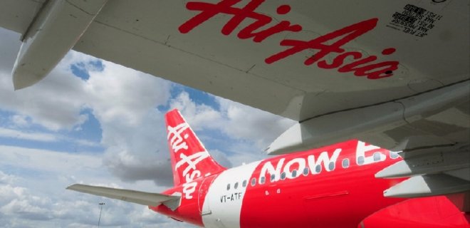 Поиски пропавшего самолета AirAsia приостановлены - Фото