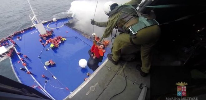 С парома в Средиземном море эвакуированы 190 человек - Фото