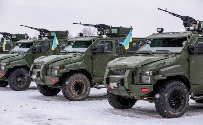 Украинская армия получила новые танки, пушки и броневики: фото 