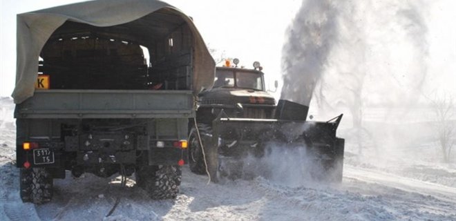 Сотрудники ГСЧС освободили из снежного плена почти 3 тысячи авто - Фото