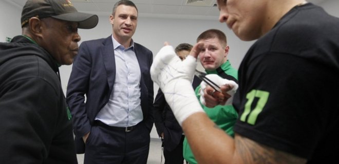 Бокс: Тренер Усика назвал возможного соперника украинца - Фото