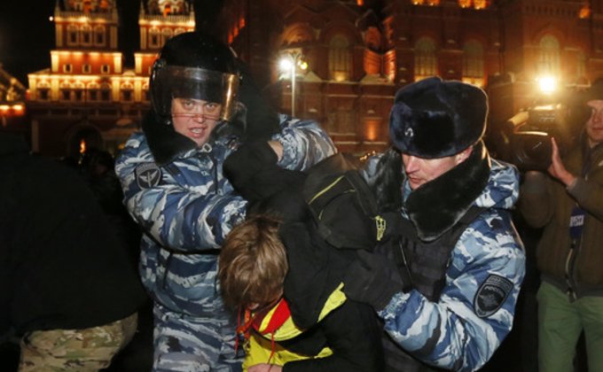В поддержку Навального вышли тысячи протестующих: фото задержаний
