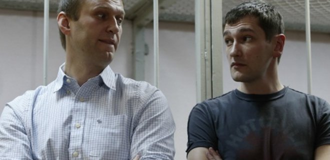 Фашизация режима. Десять мнений о деле братьев Навальных в России - Фото