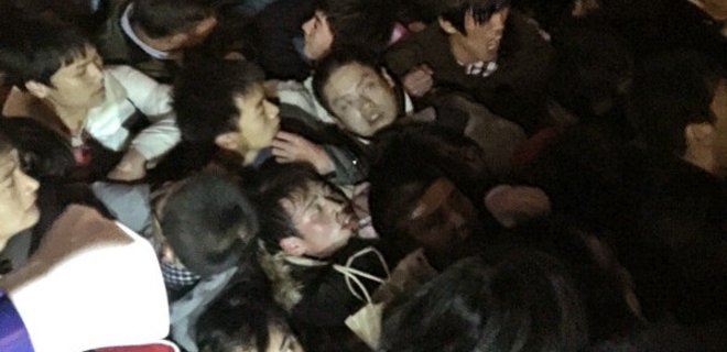 В Шанхае в новогодней давке погибли 36 человек - Фото
