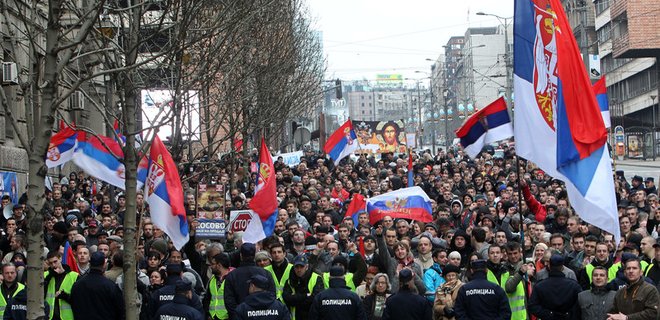 Сербы хорошо относятся к России, но жить хотят в ЕС - опрос - Фото