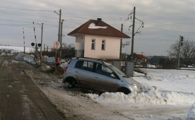 Мародеры разграбили десятки авто на трассе Одесса-Ильичевск