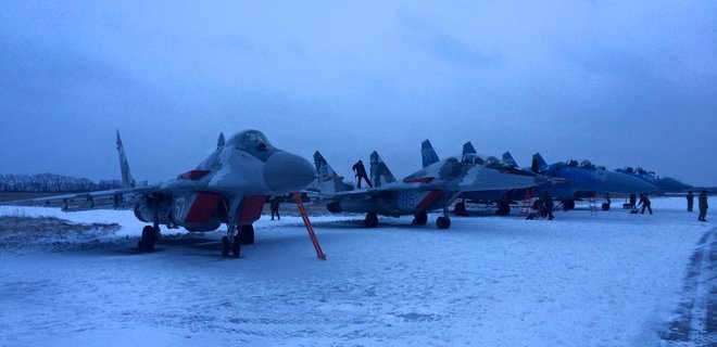 Сегодня украинским военным передадут истребители МиГ и Су  - Фото