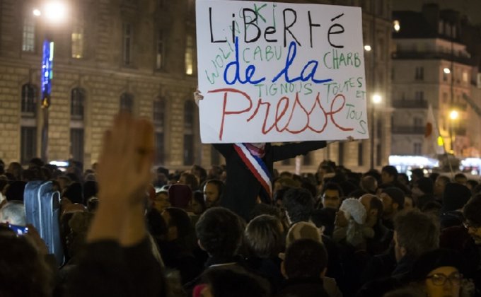 Теракт в Charlie Hebdo: Французы массово вышли на улицы