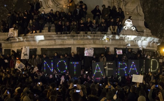 Теракт в Charlie Hebdo: Французы массово вышли на улицы