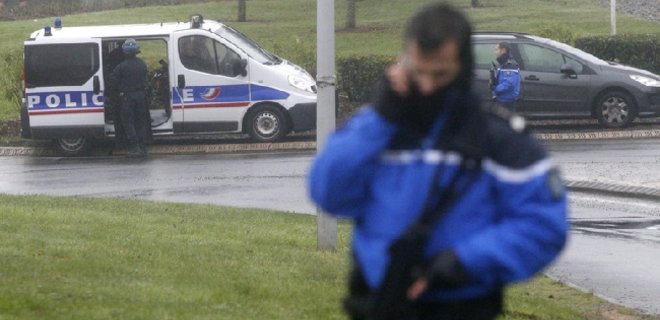 В перестрелке с подозреваемыми нет погибших - власти Франции - Фото