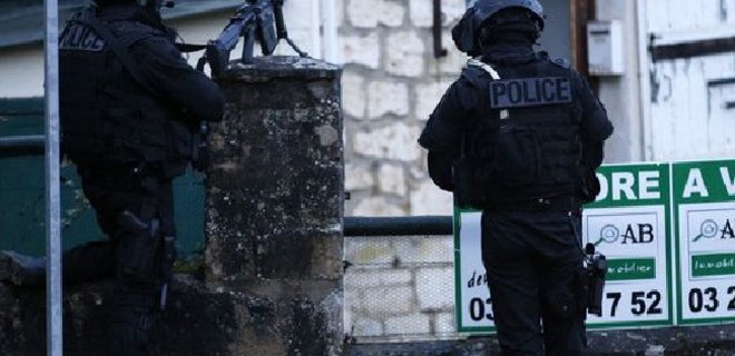 Захвативший заложников в магазине Парижа выдвинул ультиматум - Фото