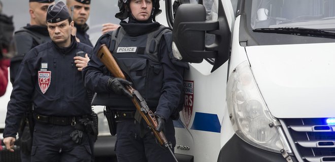 Теракты во Франции: задержаны 16 человек - Фото