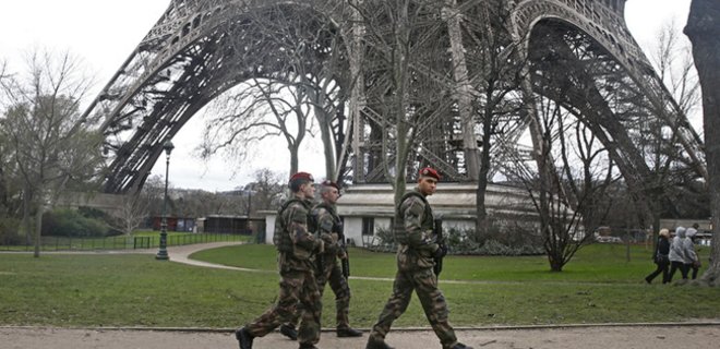 Во Франции сохраняется наивысший уровень террористической угрозы - Фото