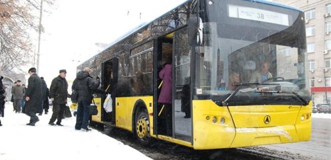 В Киеве сокращено количество общественного транспорта - Фото