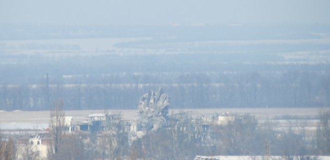 Боевики обстреливают Донецкий аэропорт управляемыми ракетами - Фото