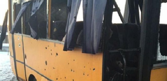 Число жертв обстрела автобуса под Волновахой выросло до 13-ти - Фото