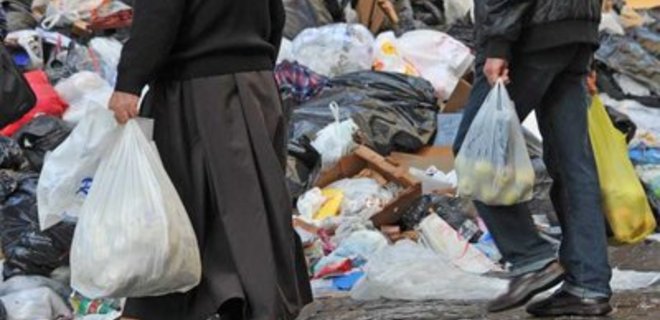В Грузии ввели большие штрафы за мусор на улице  - Фото