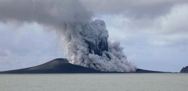 Извержение подводного вулкана подарило Тонга новый остров: видео - Фото